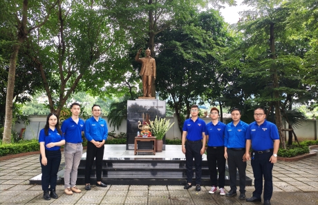 TUỔI TRẺ SKYPEC THÀNH KÍNH DÂNG HƯƠNG, KHẮC GHI LỜI BÁC DẠY TRONG HÀNH TRÌNH CỐNG HIẾN